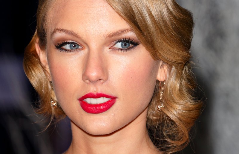 Taylor Swift at Winter Whites Gala — photo 210