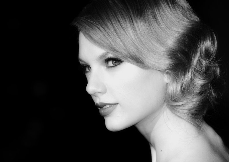 Taylor Swift at Winter Whites Gala — photo 217