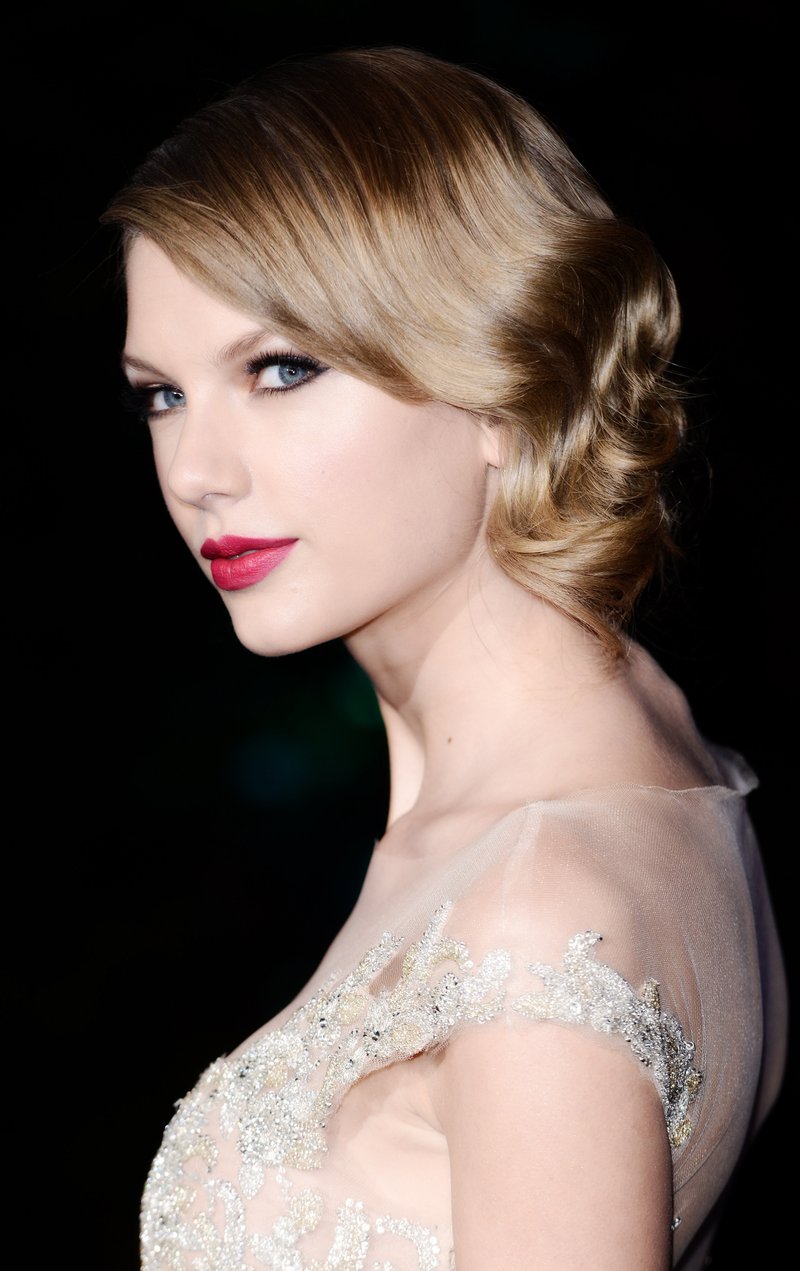 Taylor Swift at Winter Whites Gala — photo 219