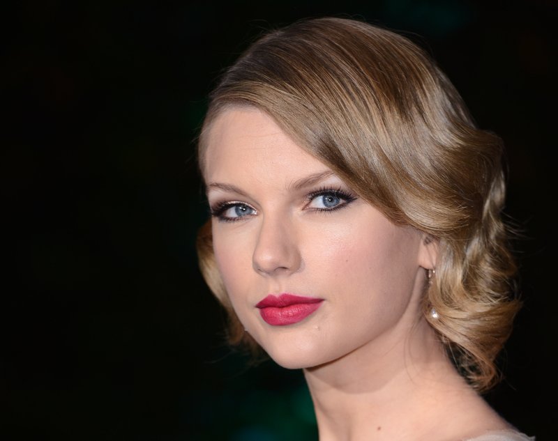 Taylor Swift at Winter Whites Gala — photo 220