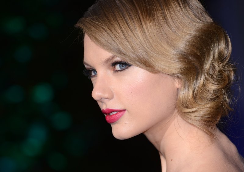 Taylor Swift at Winter Whites Gala — photo 224
