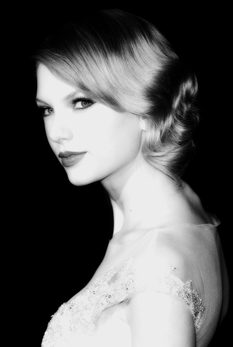 Taylor Swift at Winter Whites Gala — photo 234