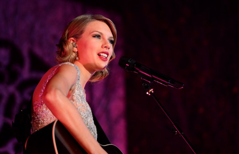 Taylor Swift at Winter Whites Gala — photo 239