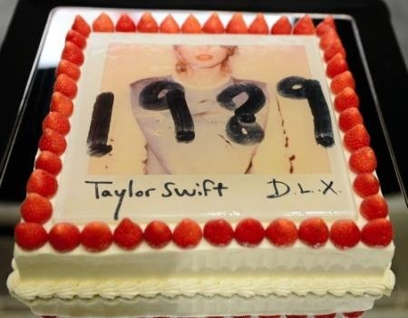 Taylor Swift at 1989 Tokyo Press Conference — photo 20