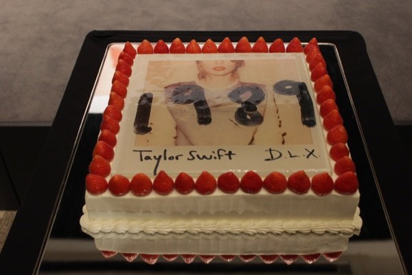 Taylor Swift at 1989 Tokyo Press Conference — photo 25