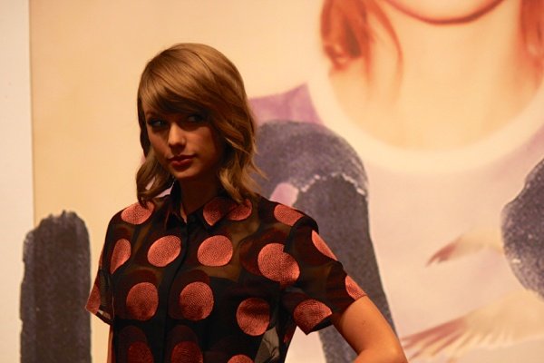 Taylor Swift at 1989 Tokyo Press Conference — photo 26