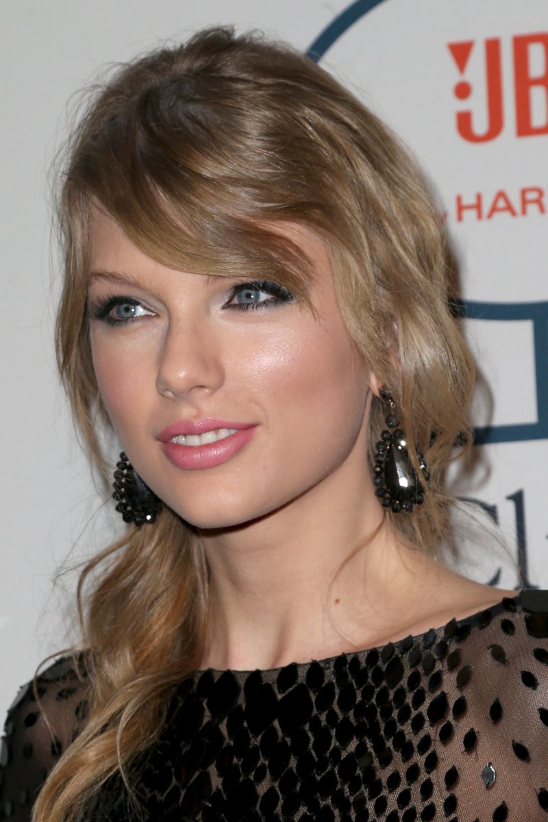 Taylor Swift at 56th Annual GRAMMY Awards - Pre-GRAMMY Gala And Salute To Industry Icons Honoring Lucian Grainge — photo 8