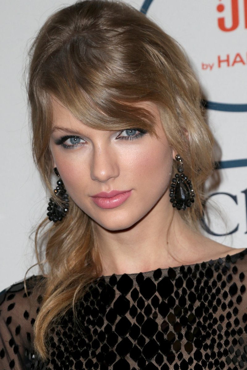 Taylor Swift at 56th Annual GRAMMY Awards - Pre-GRAMMY Gala And Salute To Industry Icons Honoring Lucian Grainge — photo 9