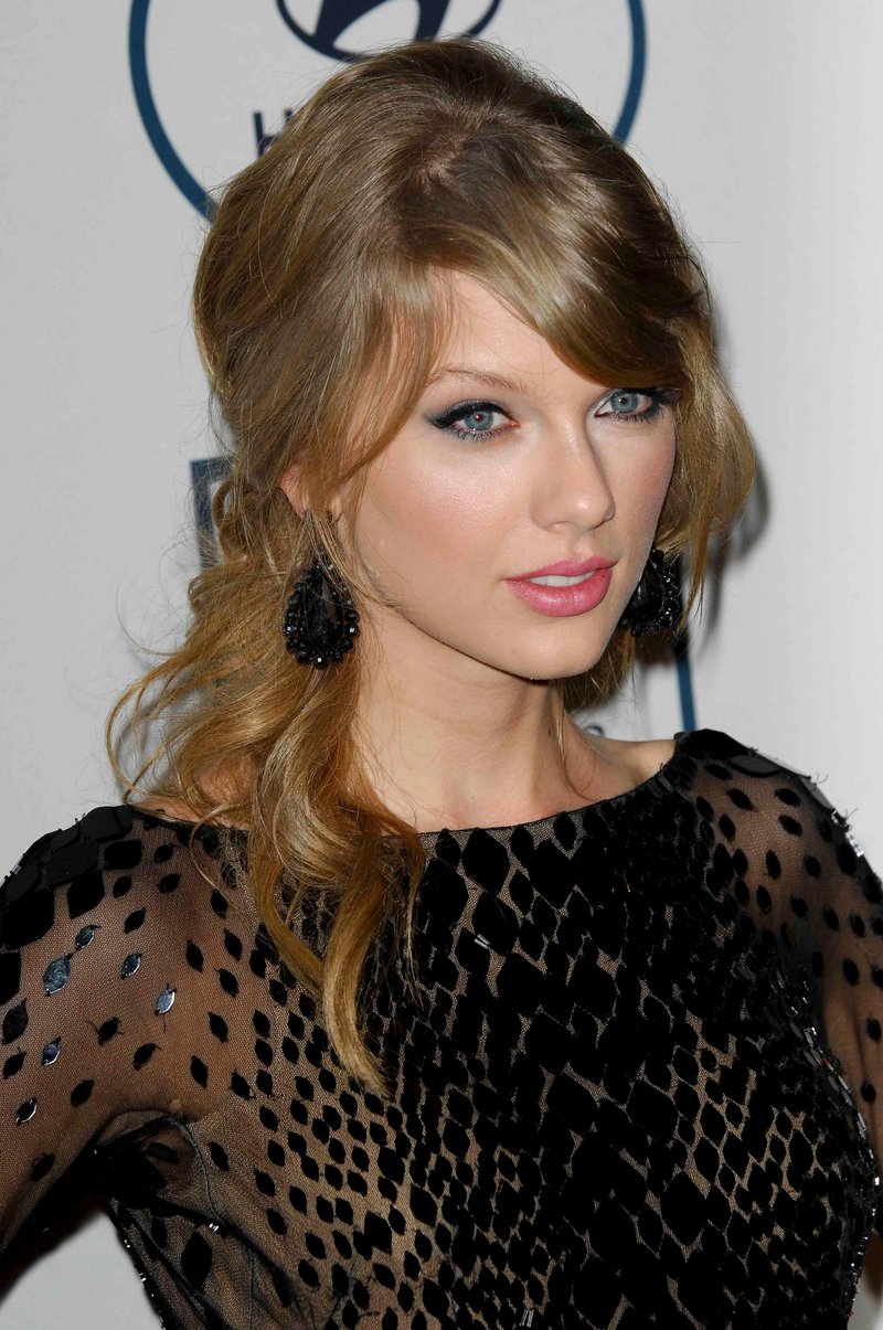 Taylor Swift at 56th Annual GRAMMY Awards - Pre-GRAMMY Gala And Salute To Industry Icons Honoring Lucian Grainge — photo 13
