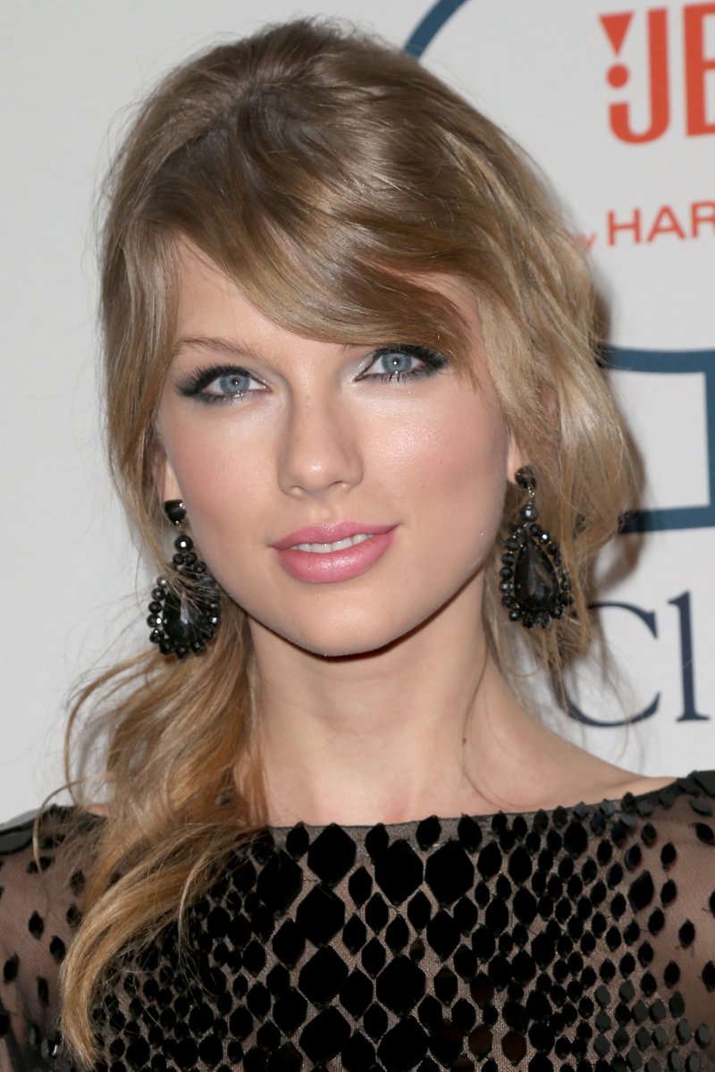 Taylor Swift at 56th Annual GRAMMY Awards - Pre-GRAMMY Gala And Salute To Industry Icons Honoring Lucian Grainge — photo 14