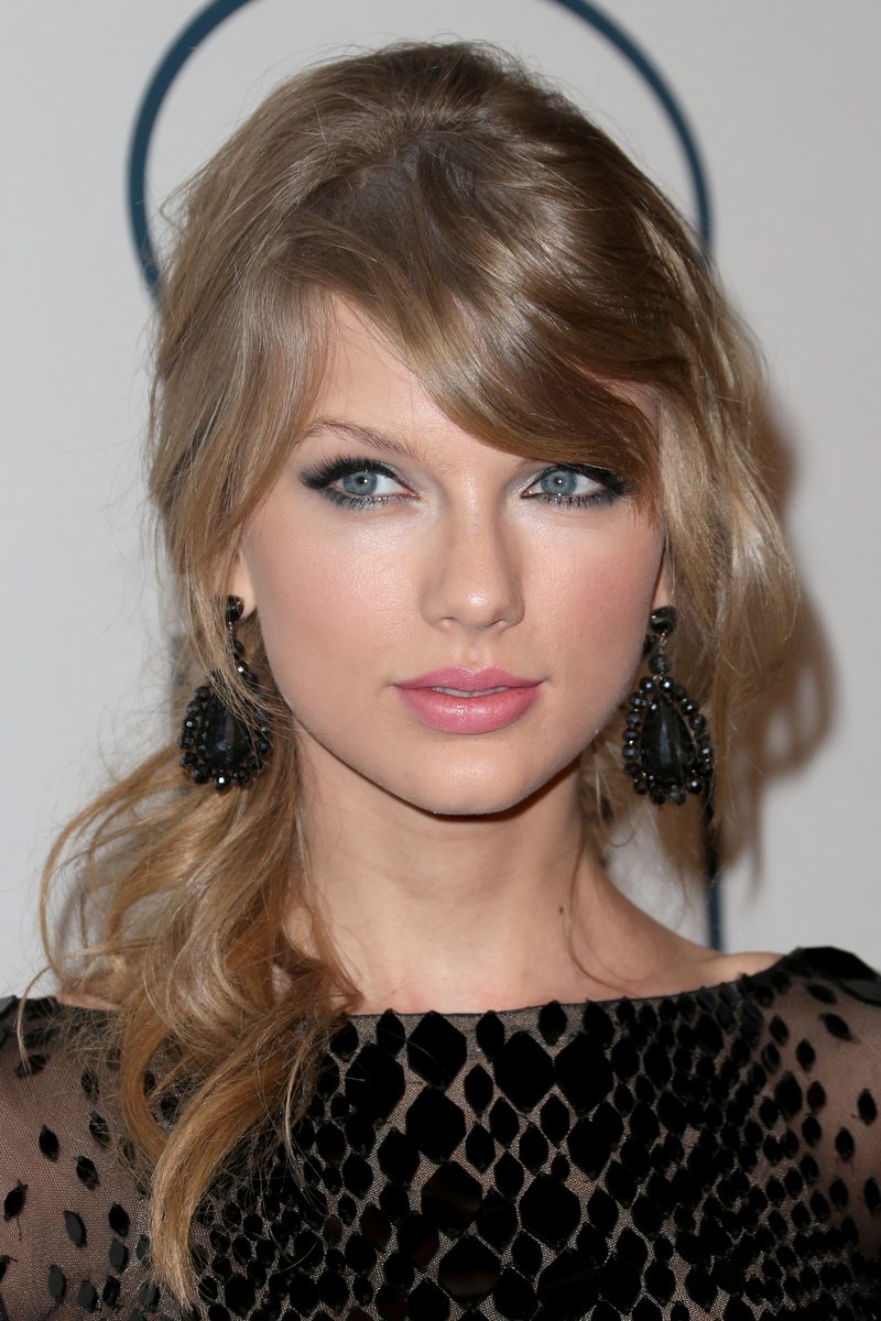 Taylor Swift at 56th Annual GRAMMY Awards - Pre-GRAMMY Gala And Salute To Industry Icons Honoring Lucian Grainge — photo 31