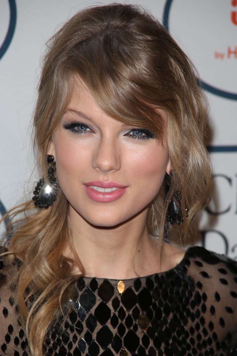Taylor Swift at 56th Annual GRAMMY Awards - Pre-GRAMMY Gala And Salute To Industry Icons Honoring Lucian Grainge — photo 131