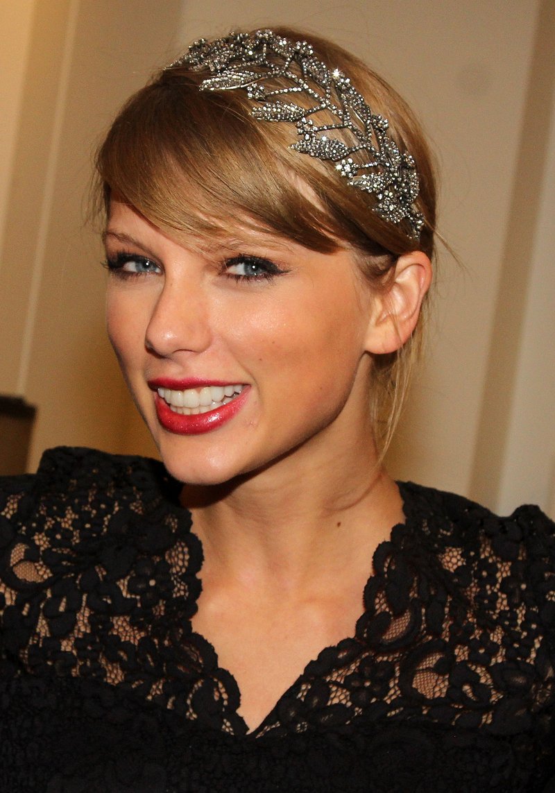 Taylor Swift at "Beautiful: The Carole King Musical" - Backstage — photo 3