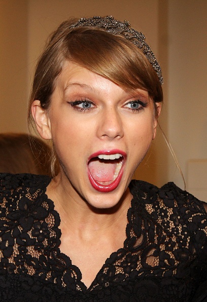 Taylor Swift at "Beautiful: The Carole King Musical" - Backstage — photo 4