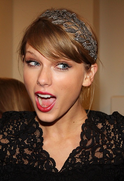 Taylor Swift at "Beautiful: The Carole King Musical" - Backstage — photo 24