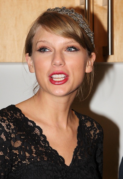 Taylor Swift at "Beautiful: The Carole King Musical" - Backstage — photo 27