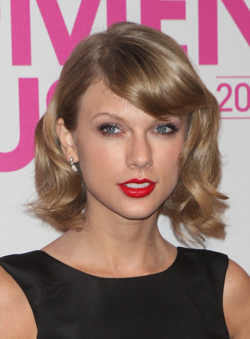 Taylor Swift at 2014 Billboard Women in Music Luncheon — photo 5