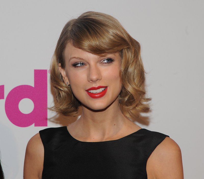 Taylor Swift at 2014 Billboard Women in Music Luncheon — photo 37