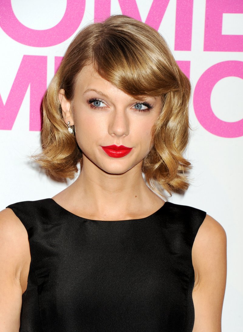 Taylor Swift at 2014 Billboard Women in Music Luncheon — photo 46