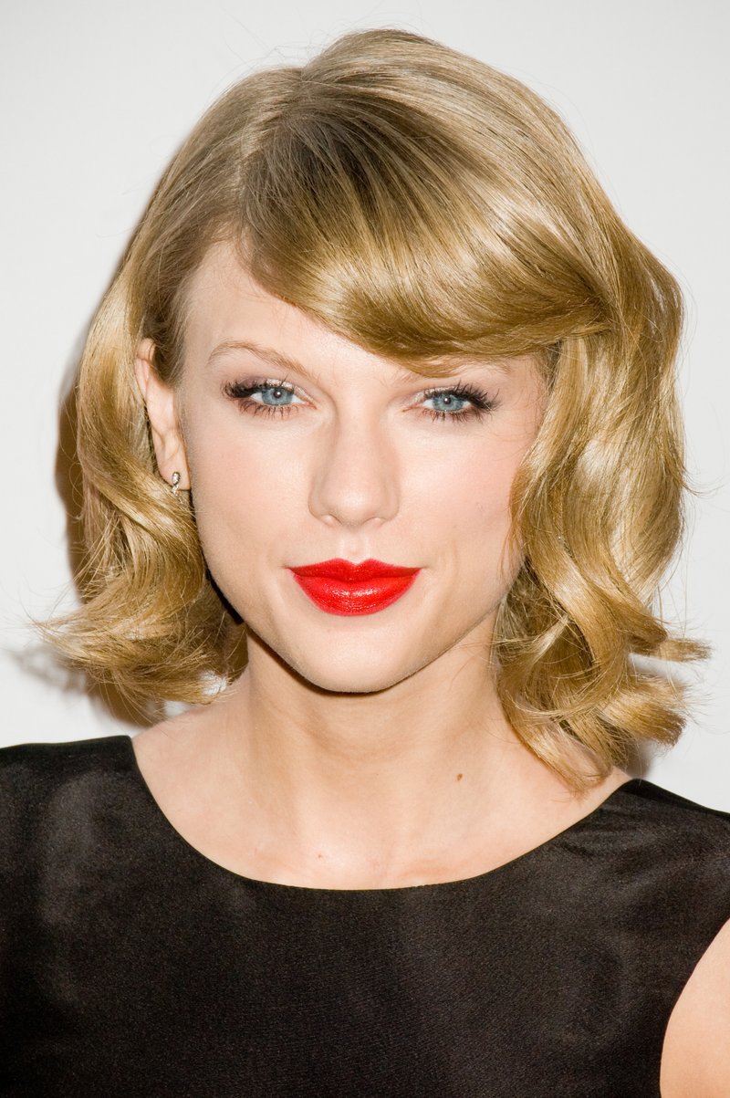 Taylor Swift at 2014 Billboard Women in Music Luncheon — photo 171