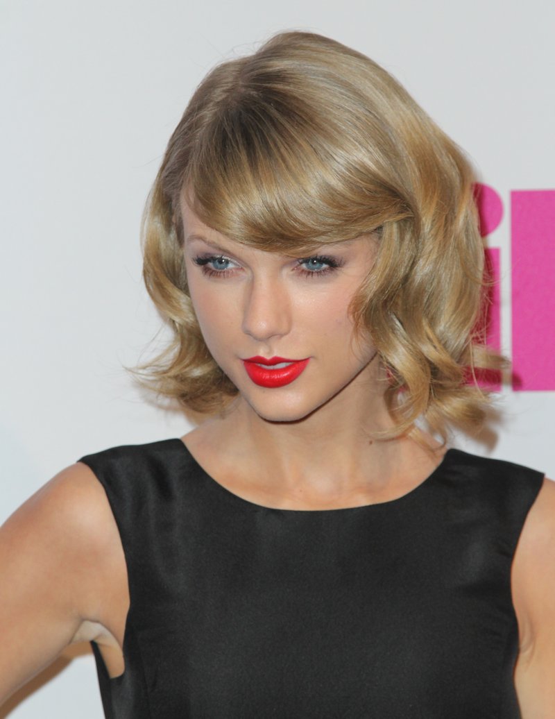 Taylor Swift at 2014 Billboard Women in Music Luncheon — photo 235