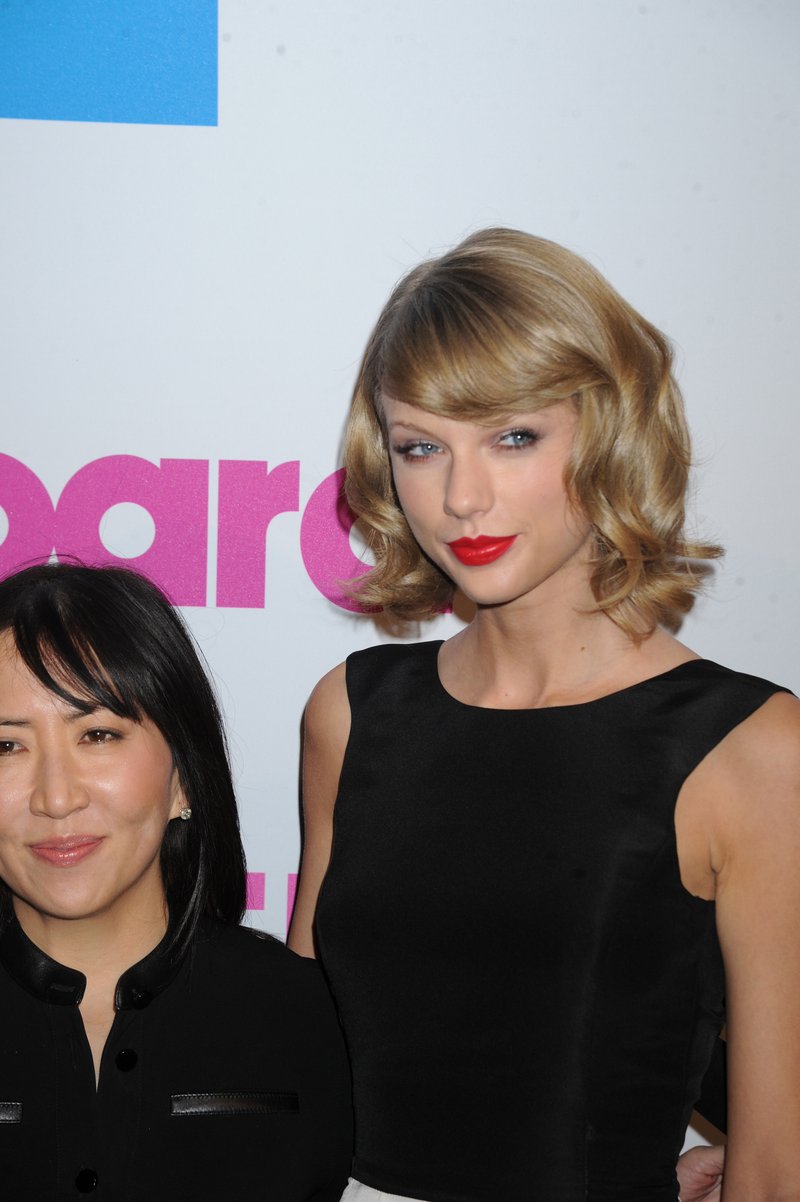 Taylor Swift at 2014 Billboard Women in Music Luncheon — photo 251