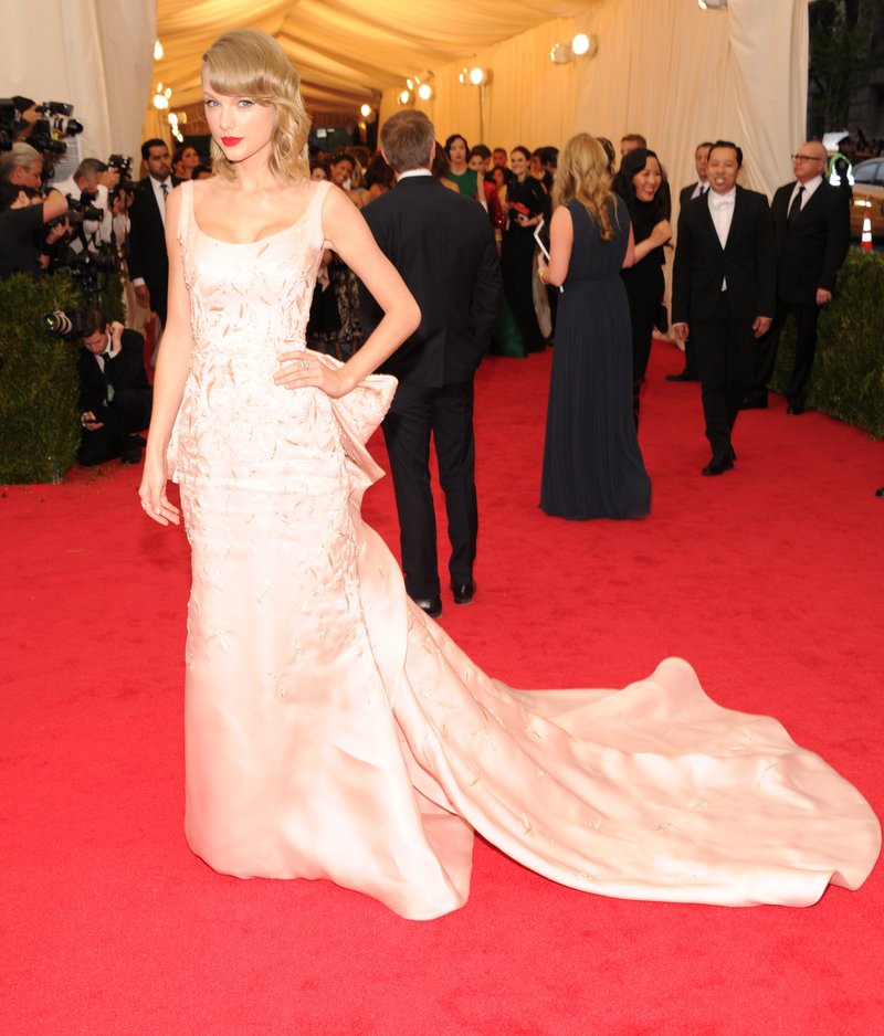 Taylor Swift at "Charles James: Beyond Fashion" Costume Institute Gala — photo 6
