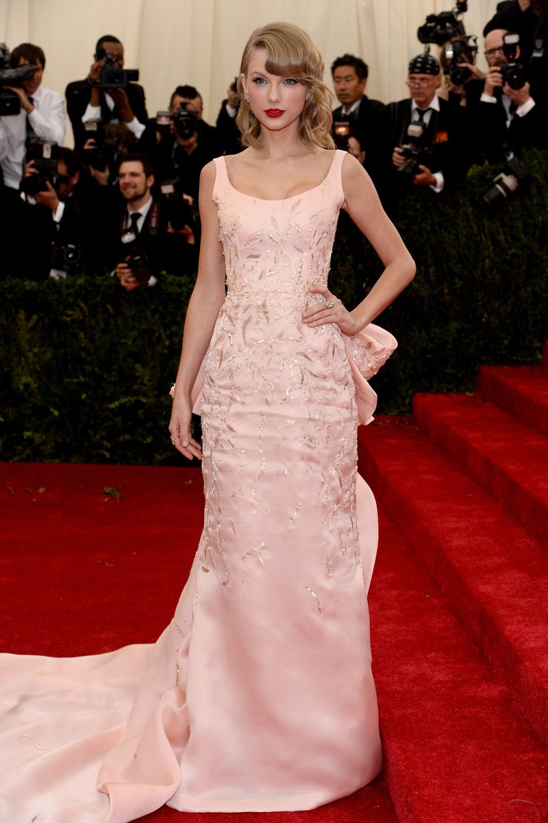 Taylor Swift at "Charles James: Beyond Fashion" Costume Institute Gala — photo 9