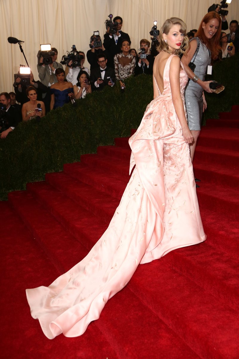Taylor Swift at "Charles James: Beyond Fashion" Costume Institute Gala — photo 23