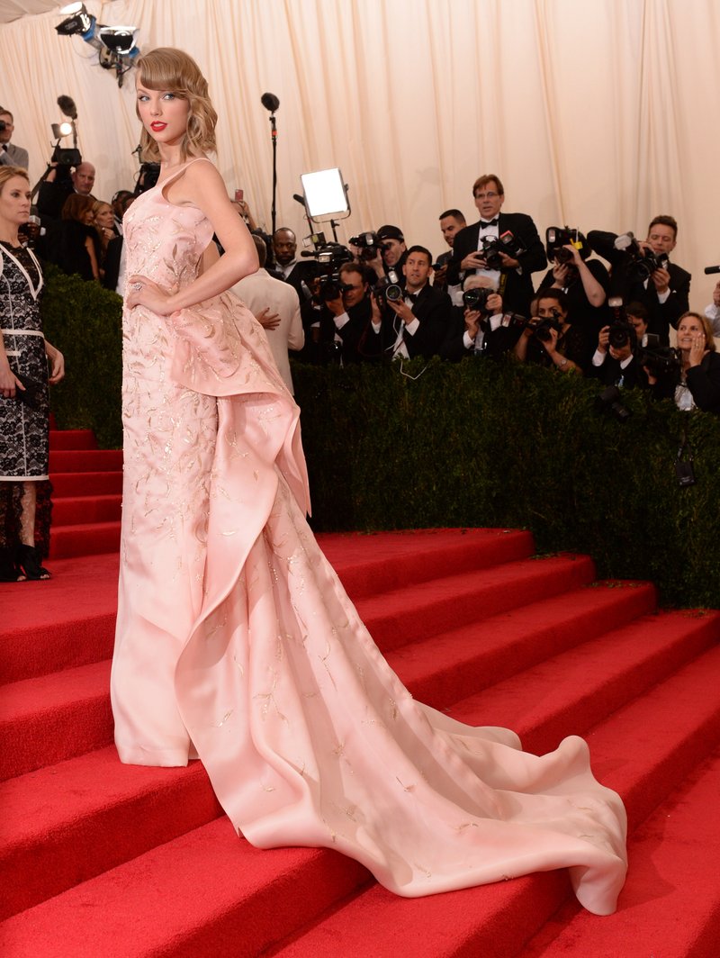 Taylor Swift at "Charles James: Beyond Fashion" Costume Institute Gala — photo 25