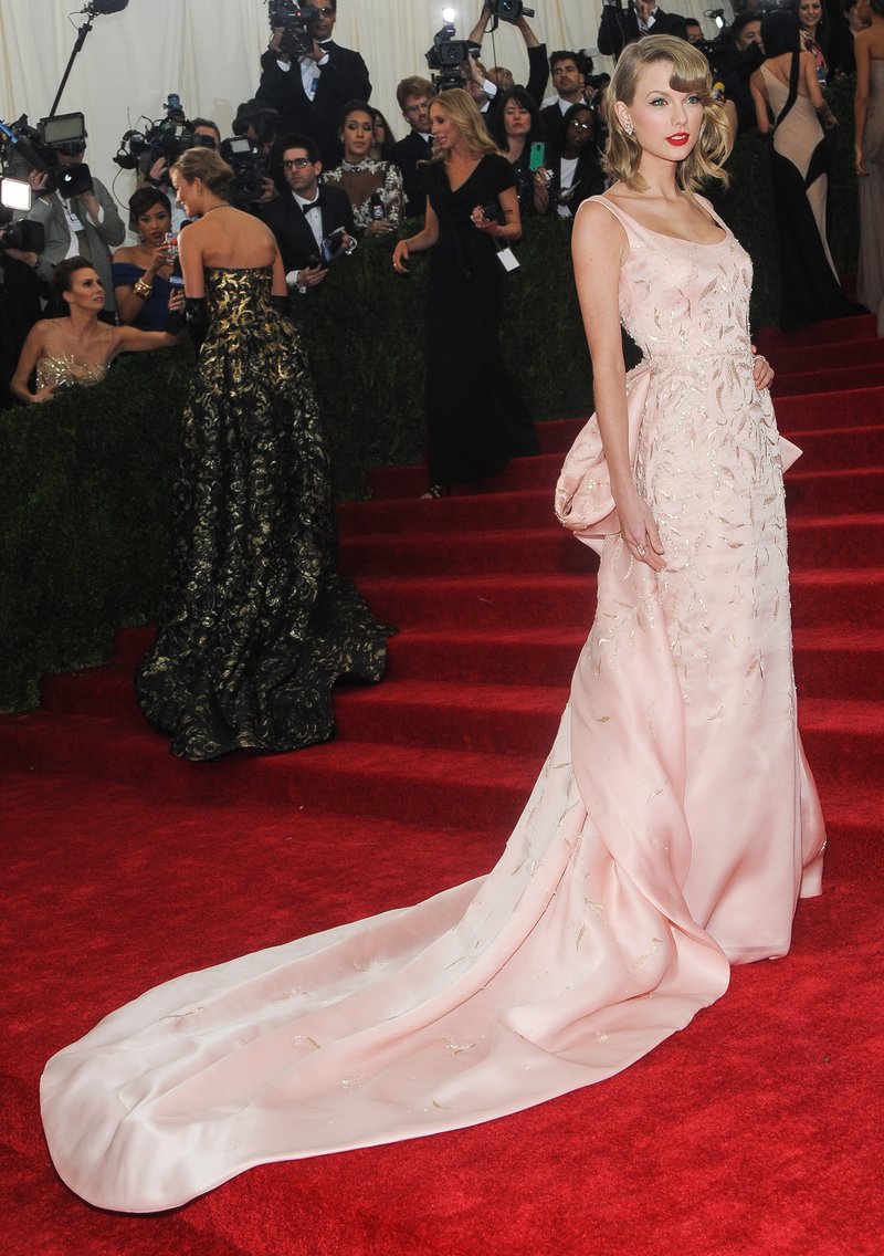 Taylor Swift at "Charles James: Beyond Fashion" Costume Institute Gala — photo 51