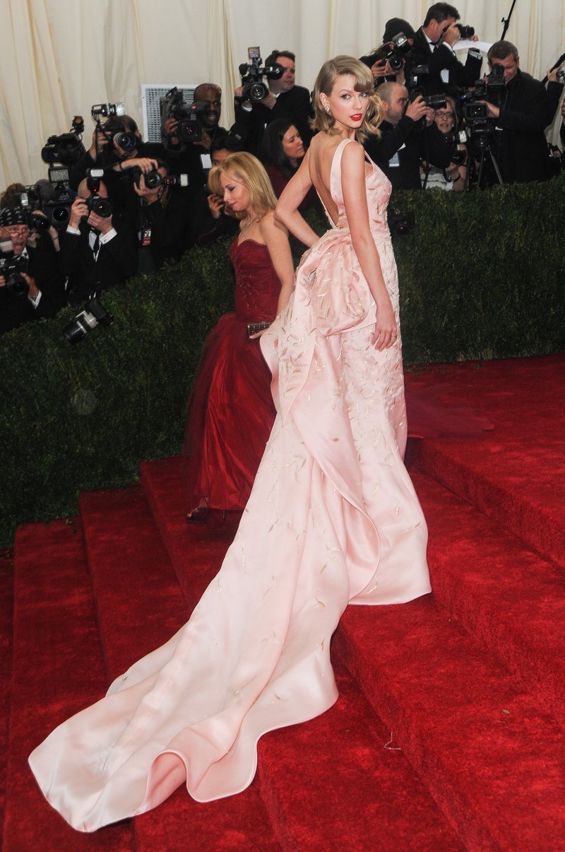 Taylor Swift at "Charles James: Beyond Fashion" Costume Institute Gala — photo 55