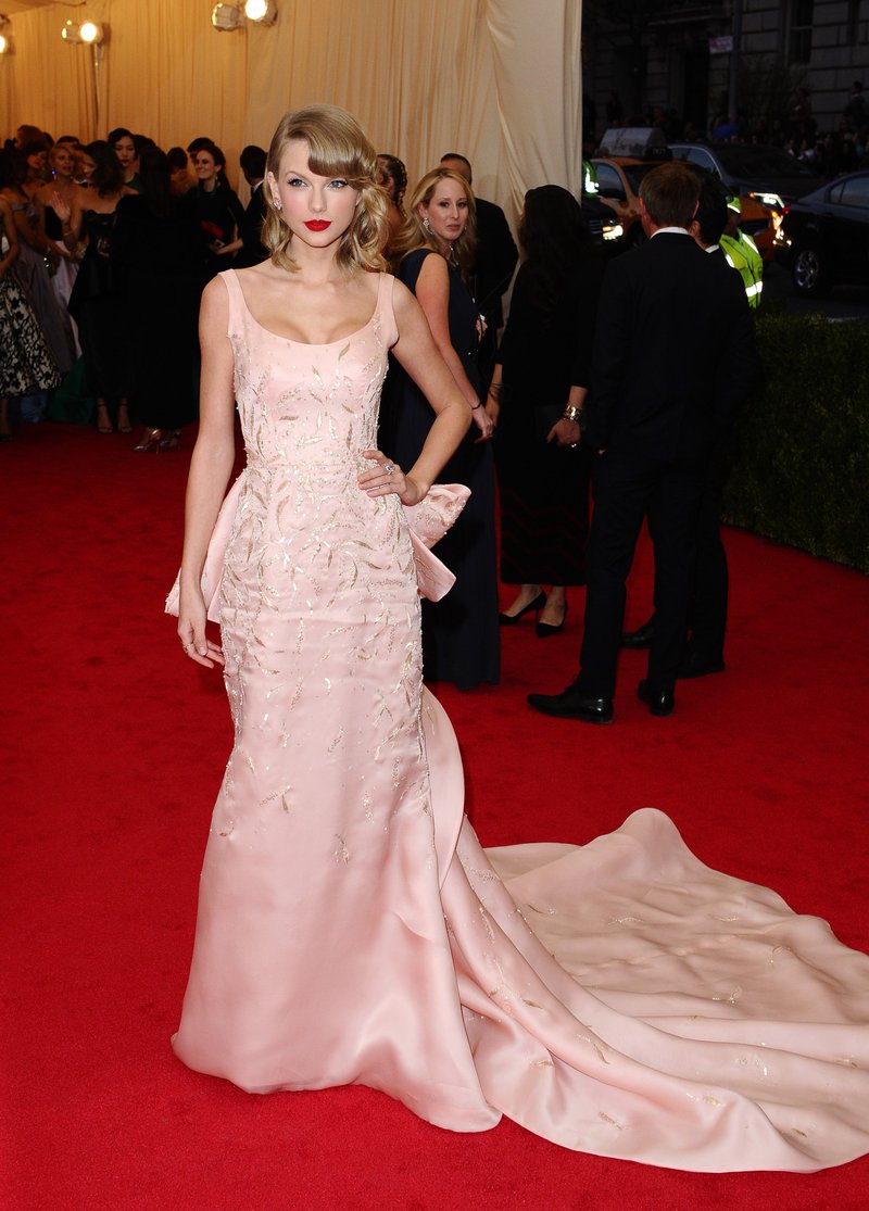 Taylor Swift at "Charles James: Beyond Fashion" Costume Institute Gala — photo 58