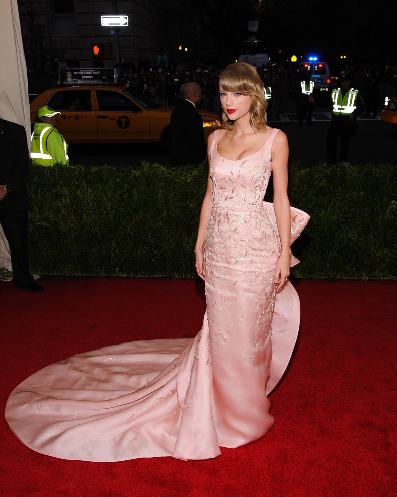 Taylor Swift at "Charles James: Beyond Fashion" Costume Institute Gala — photo 64