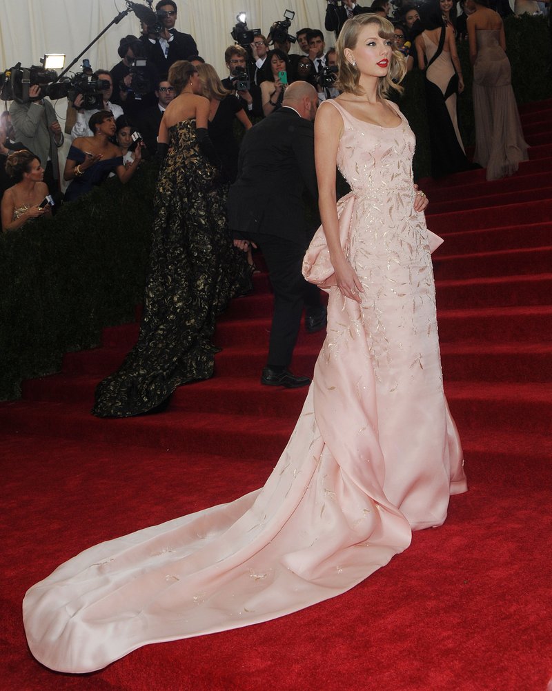Taylor Swift at "Charles James: Beyond Fashion" Costume Institute Gala — photo 69