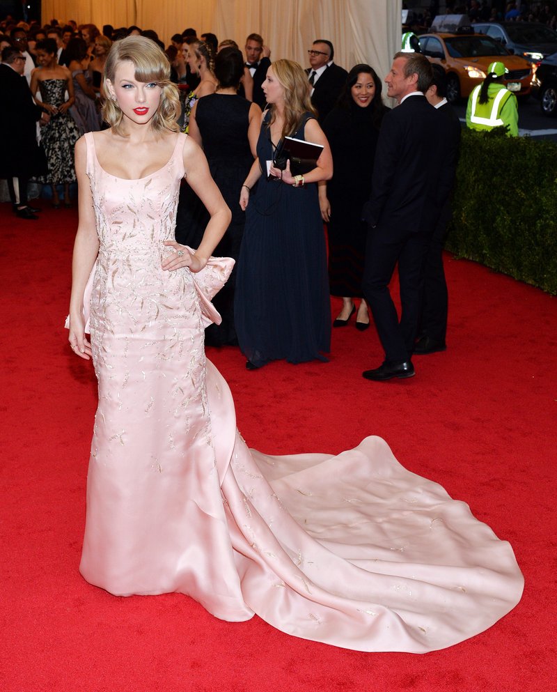 Taylor Swift at "Charles James: Beyond Fashion" Costume Institute Gala — photo 71