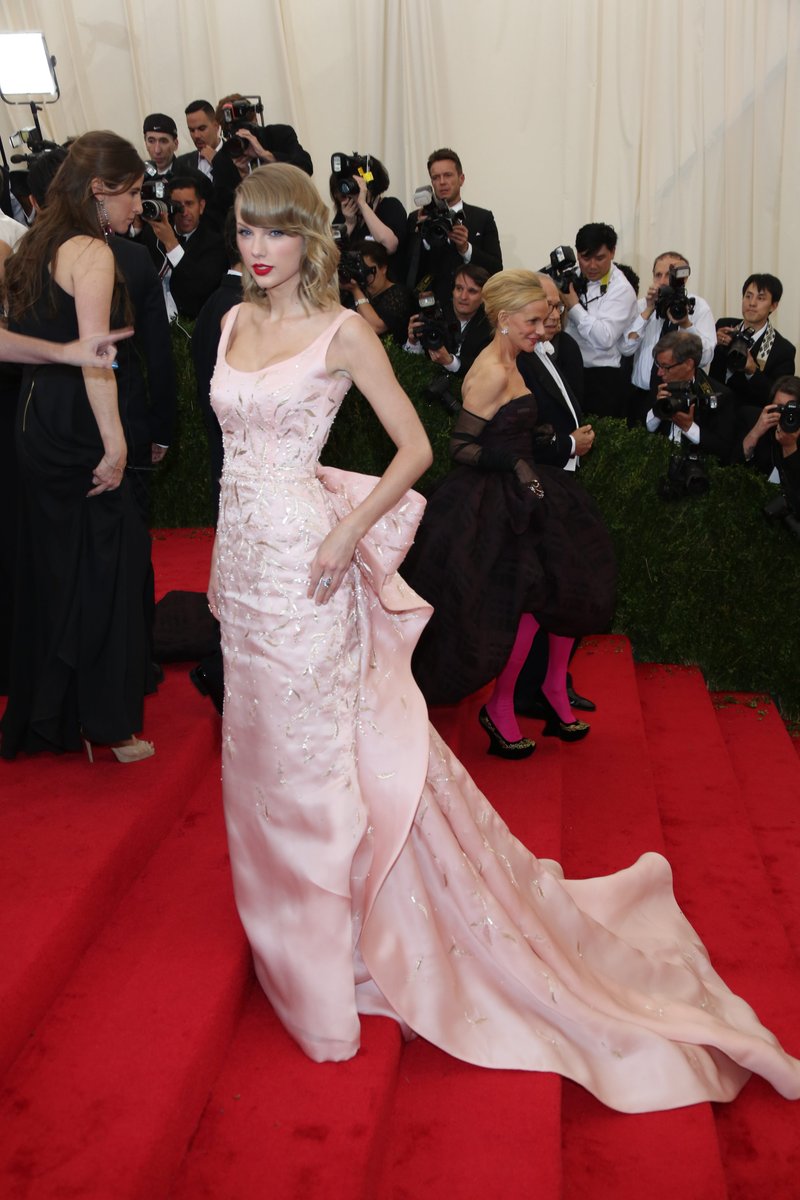Taylor Swift at "Charles James: Beyond Fashion" Costume Institute Gala — photo 79