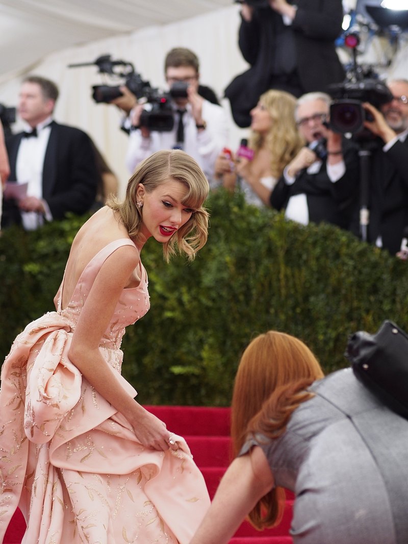 Taylor Swift at "Charles James: Beyond Fashion" Costume Institute Gala — photo 86