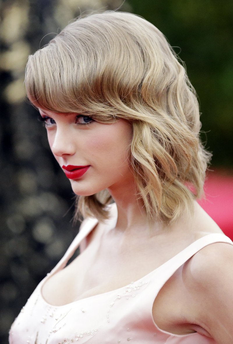 Taylor Swift at "Charles James: Beyond Fashion" Costume Institute Gala — photo 91