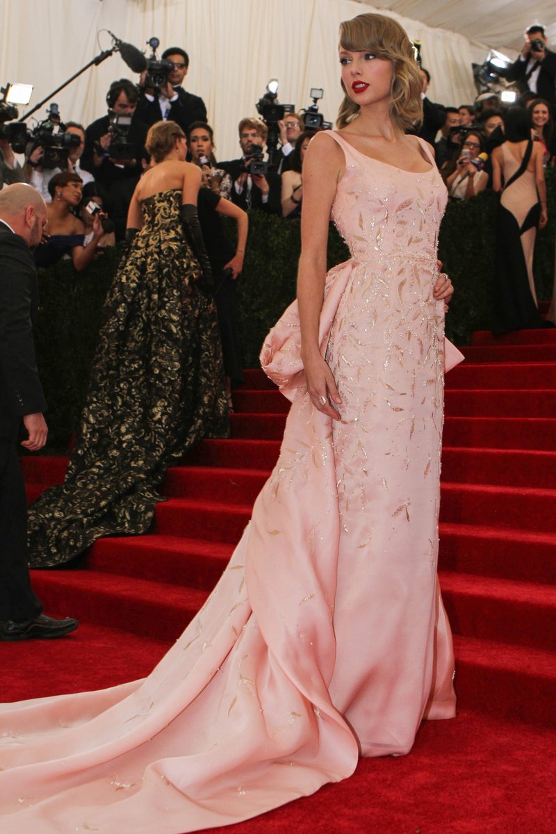 Taylor Swift at "Charles James: Beyond Fashion" Costume Institute Gala — photo 98