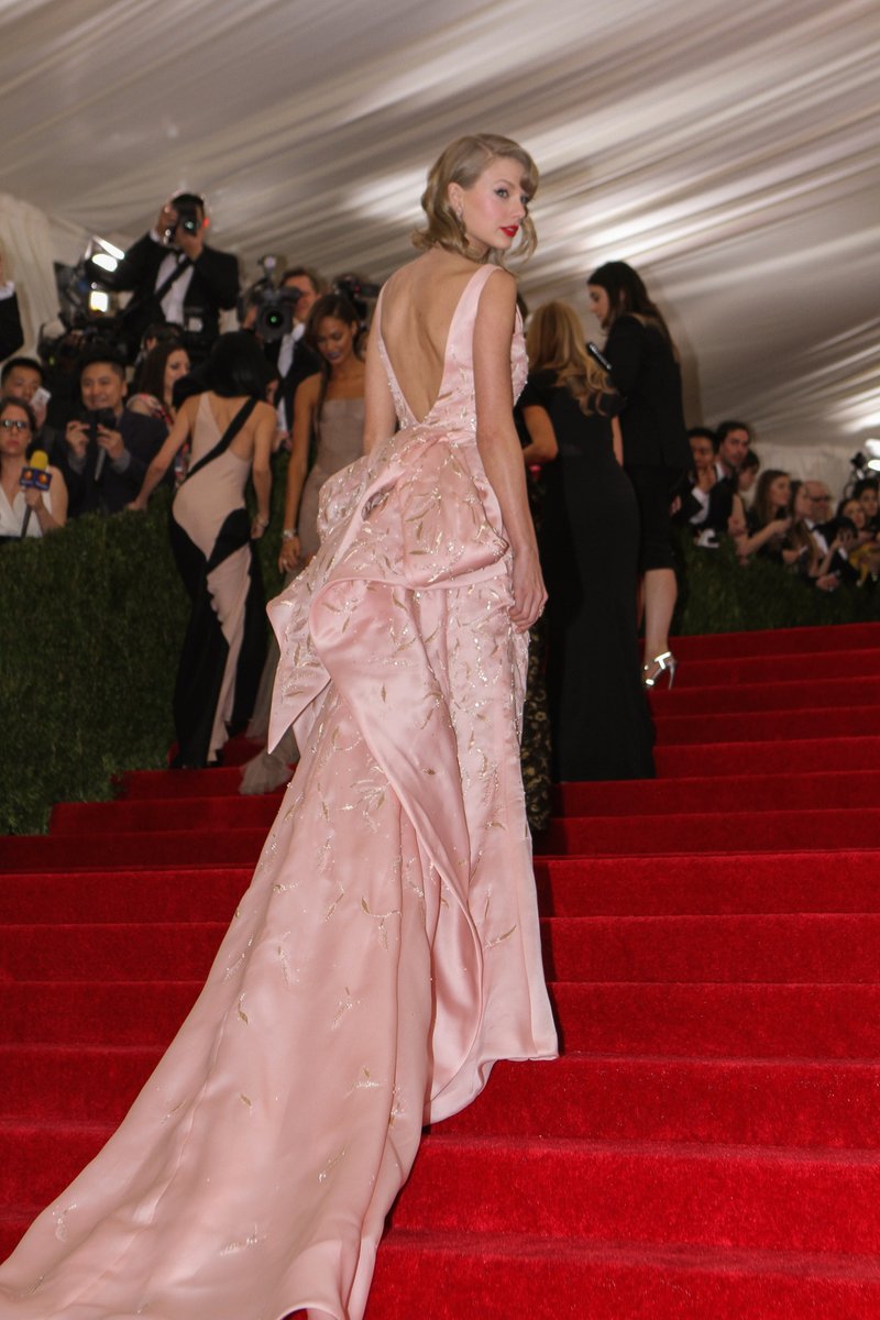 Taylor Swift at "Charles James: Beyond Fashion" Costume Institute Gala — photo 99