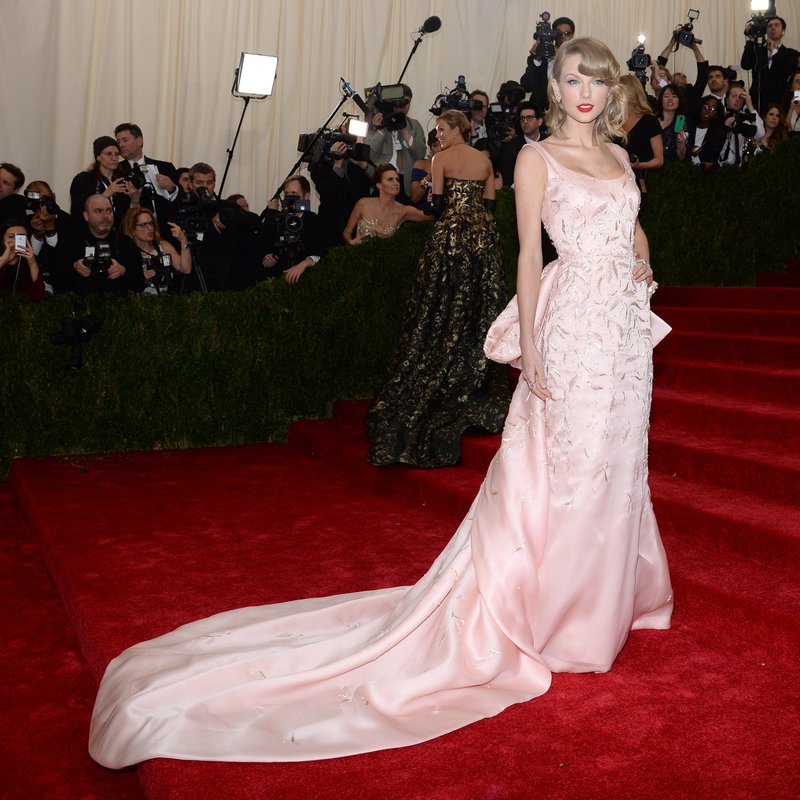 Taylor Swift at "Charles James: Beyond Fashion" Costume Institute Gala — photo 105