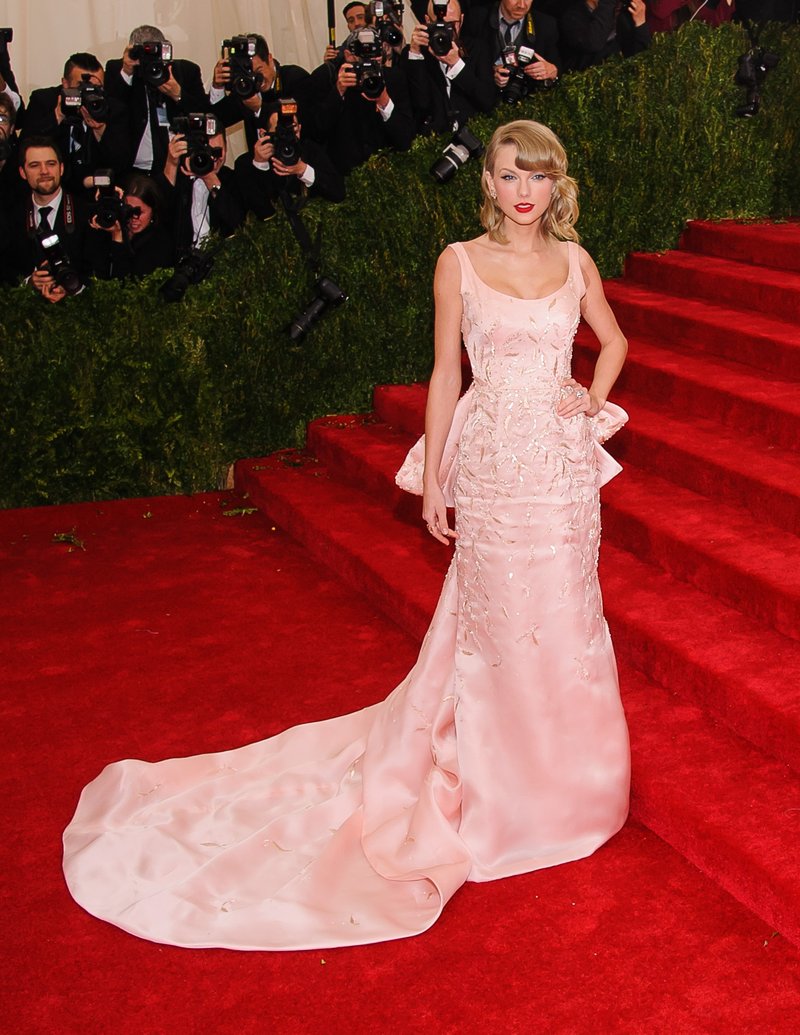 Taylor Swift at "Charles James: Beyond Fashion" Costume Institute Gala — photo 107