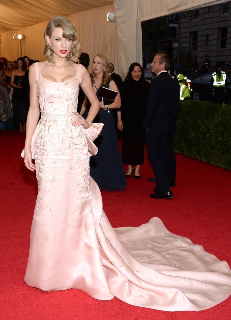 Taylor Swift at "Charles James: Beyond Fashion" Costume Institute Gala — photo 111