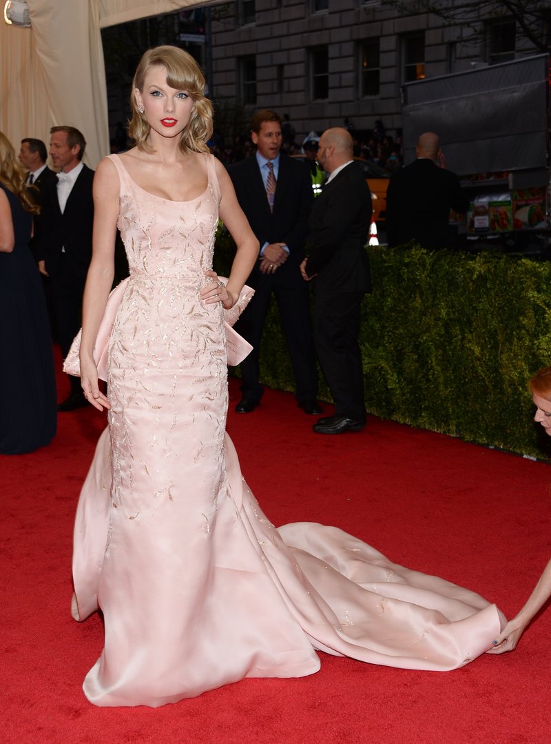 Taylor Swift at "Charles James: Beyond Fashion" Costume Institute Gala — photo 113
