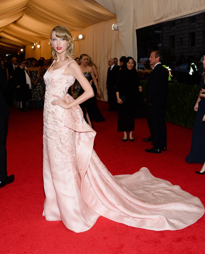 Taylor Swift at "Charles James: Beyond Fashion" Costume Institute Gala — photo 115