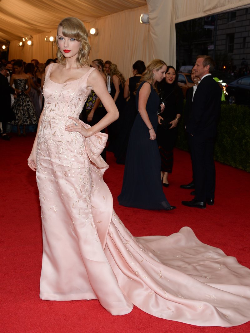 Taylor Swift at "Charles James: Beyond Fashion" Costume Institute Gala — photo 116