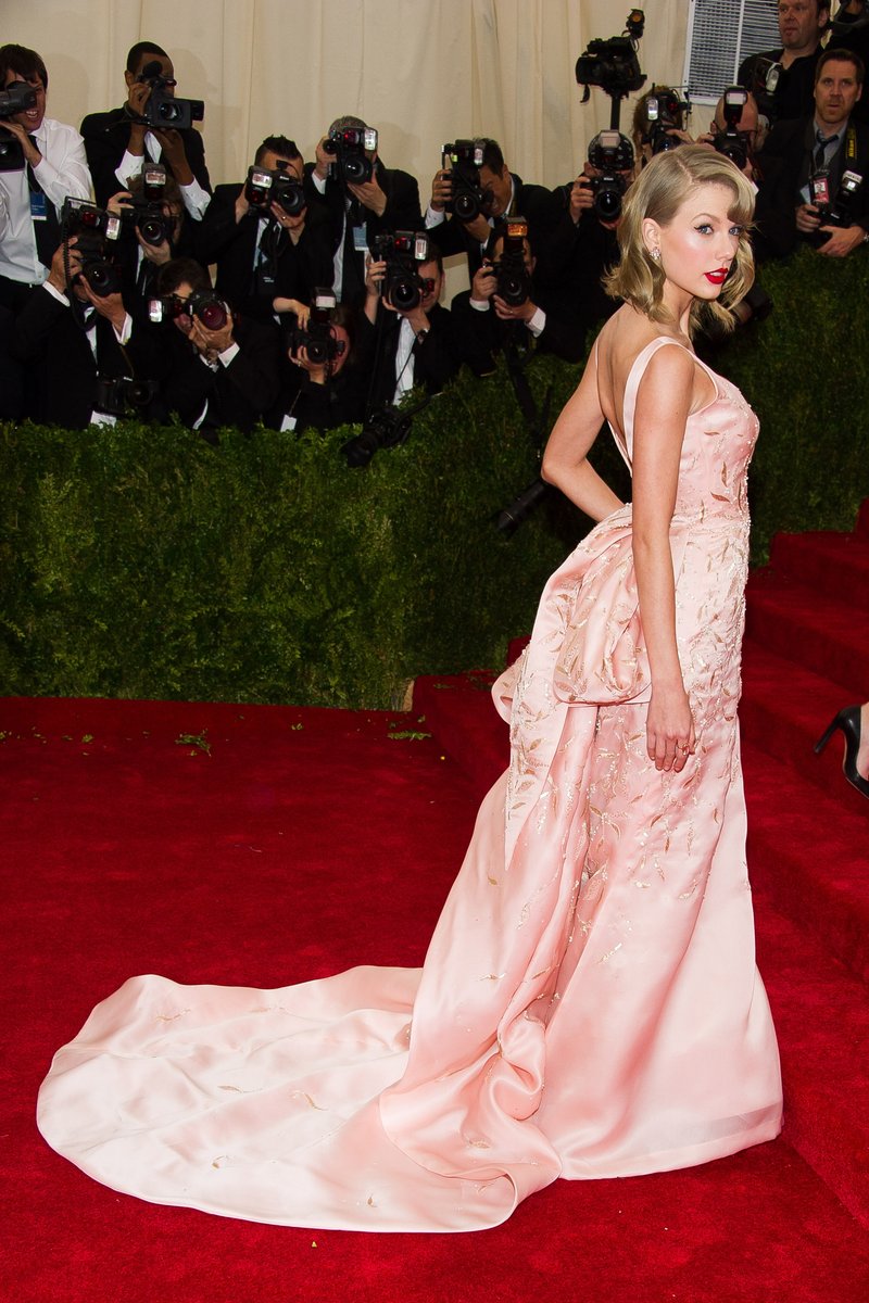 Taylor Swift at "Charles James: Beyond Fashion" Costume Institute Gala — photo 120