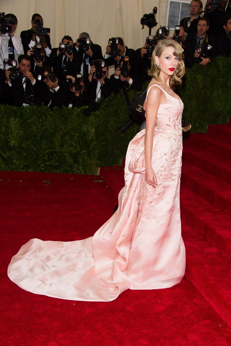 Taylor Swift at "Charles James: Beyond Fashion" Costume Institute Gala — photo 124