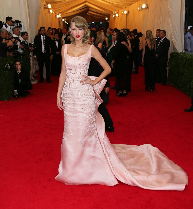 Taylor Swift at "Charles James: Beyond Fashion" Costume Institute Gala — photo 128